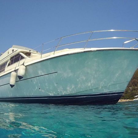 Blue II Yacht 호텔 아르바탁스 외부 사진
