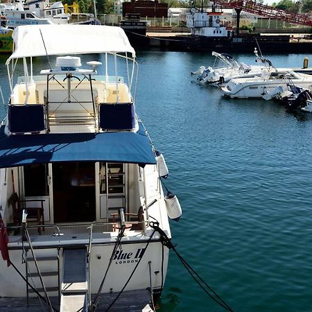Blue II Yacht 호텔 아르바탁스 외부 사진