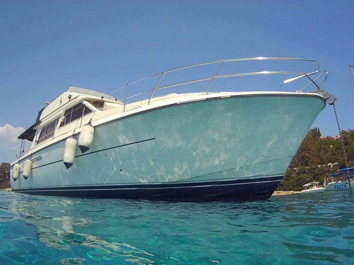 Blue II Yacht 호텔 아르바탁스 외부 사진