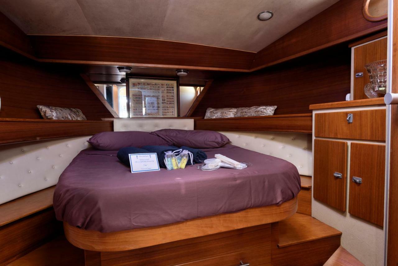 Blue II Yacht 호텔 아르바탁스 외부 사진