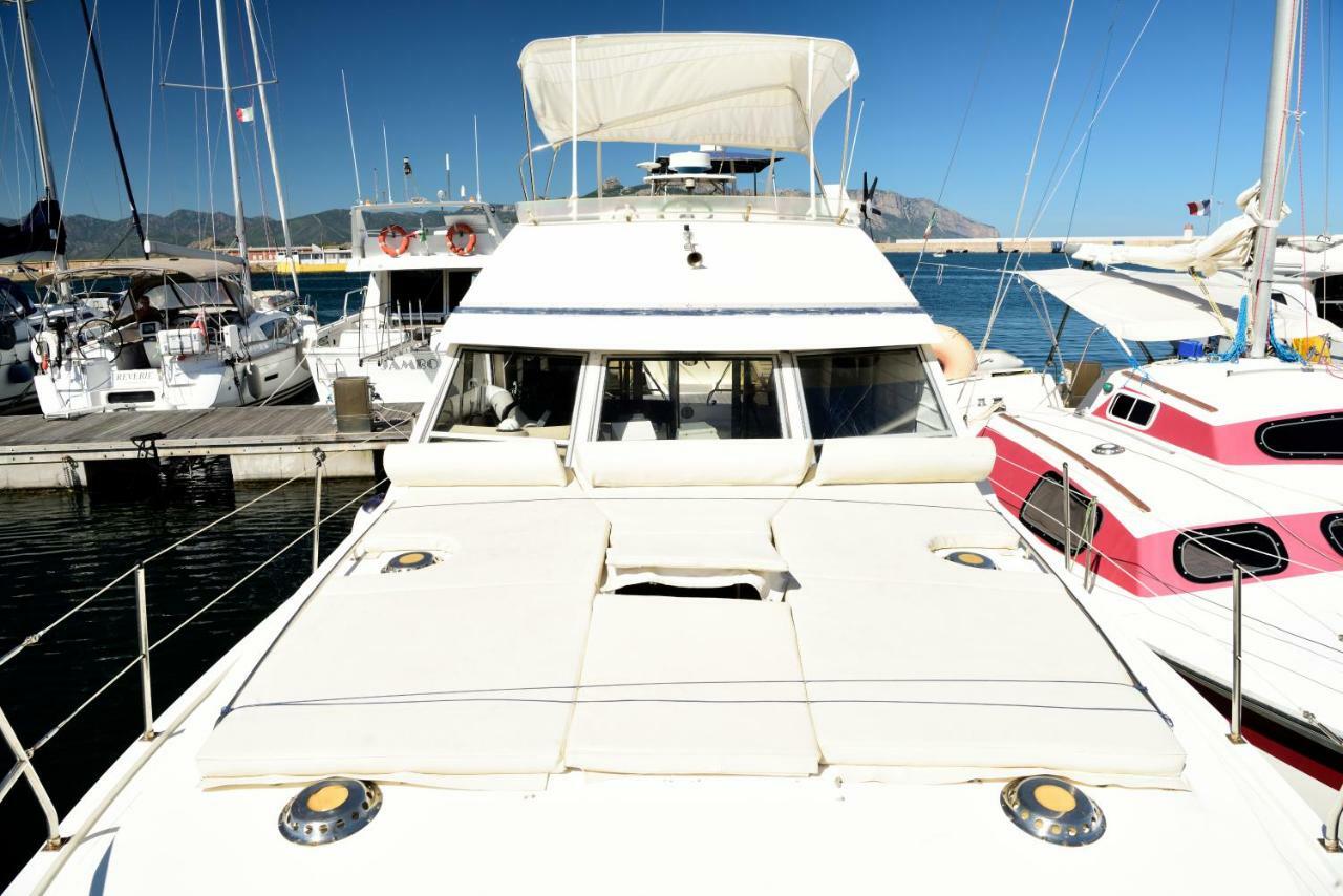 Blue II Yacht 호텔 아르바탁스 외부 사진