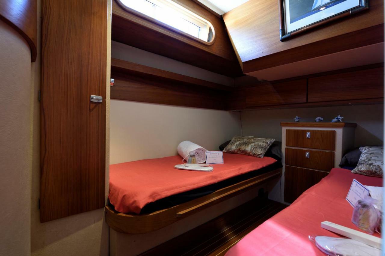 Blue II Yacht 호텔 아르바탁스 외부 사진