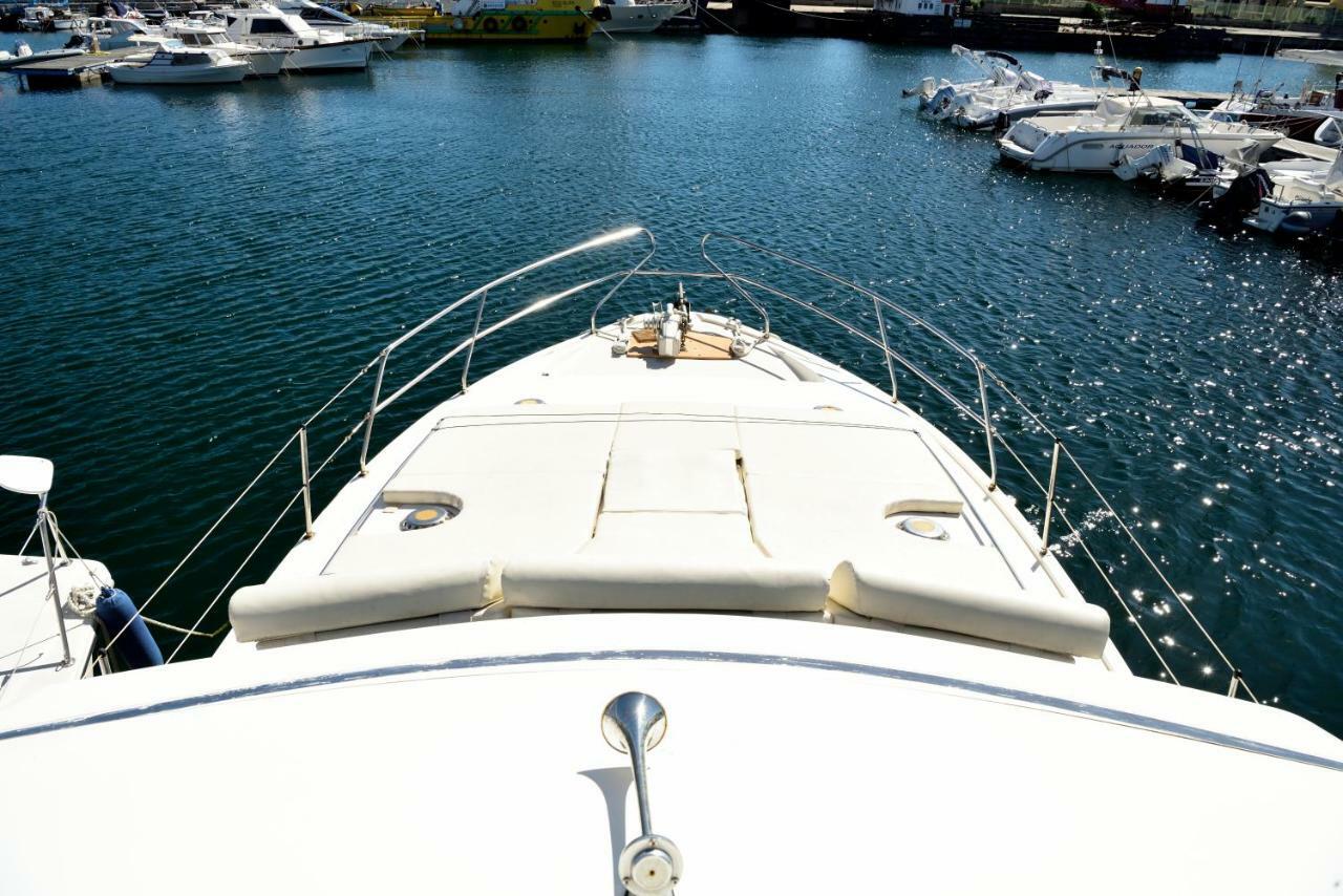 Blue II Yacht 호텔 아르바탁스 외부 사진