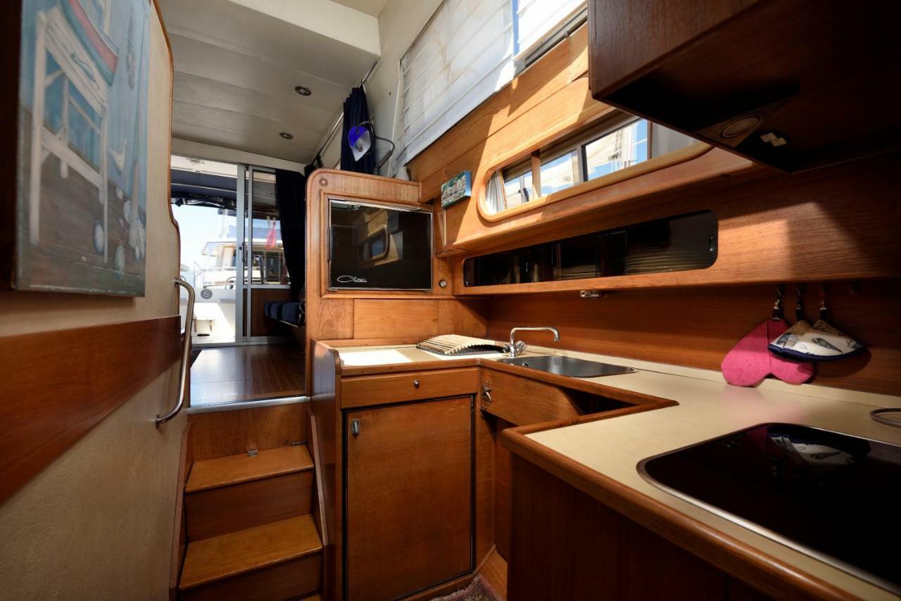 Blue II Yacht 호텔 아르바탁스 외부 사진
