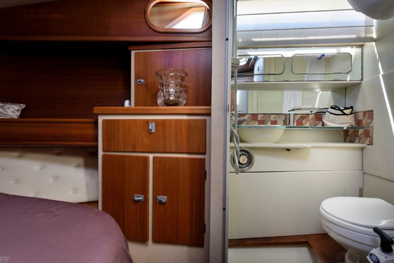 Blue II Yacht 호텔 아르바탁스 외부 사진