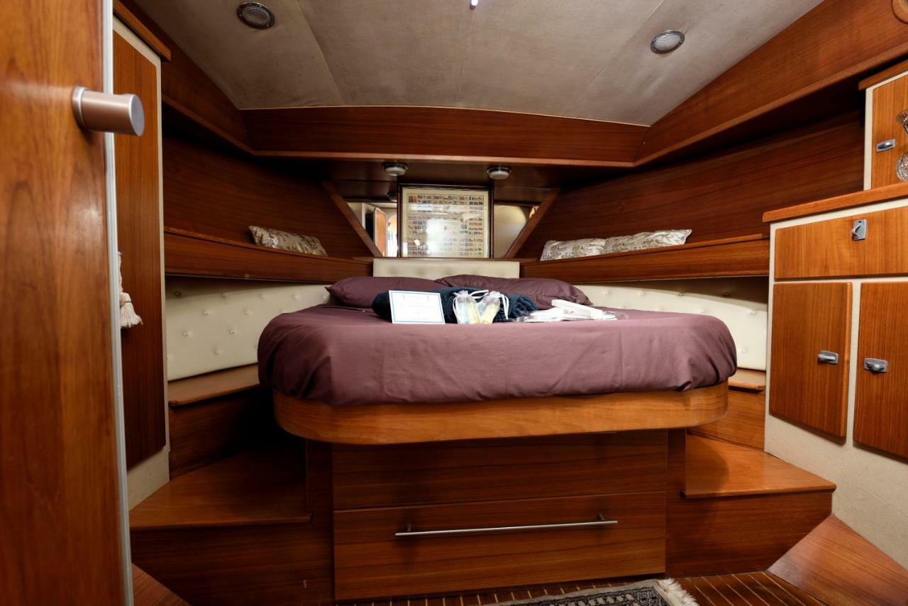 Blue II Yacht 호텔 아르바탁스 외부 사진