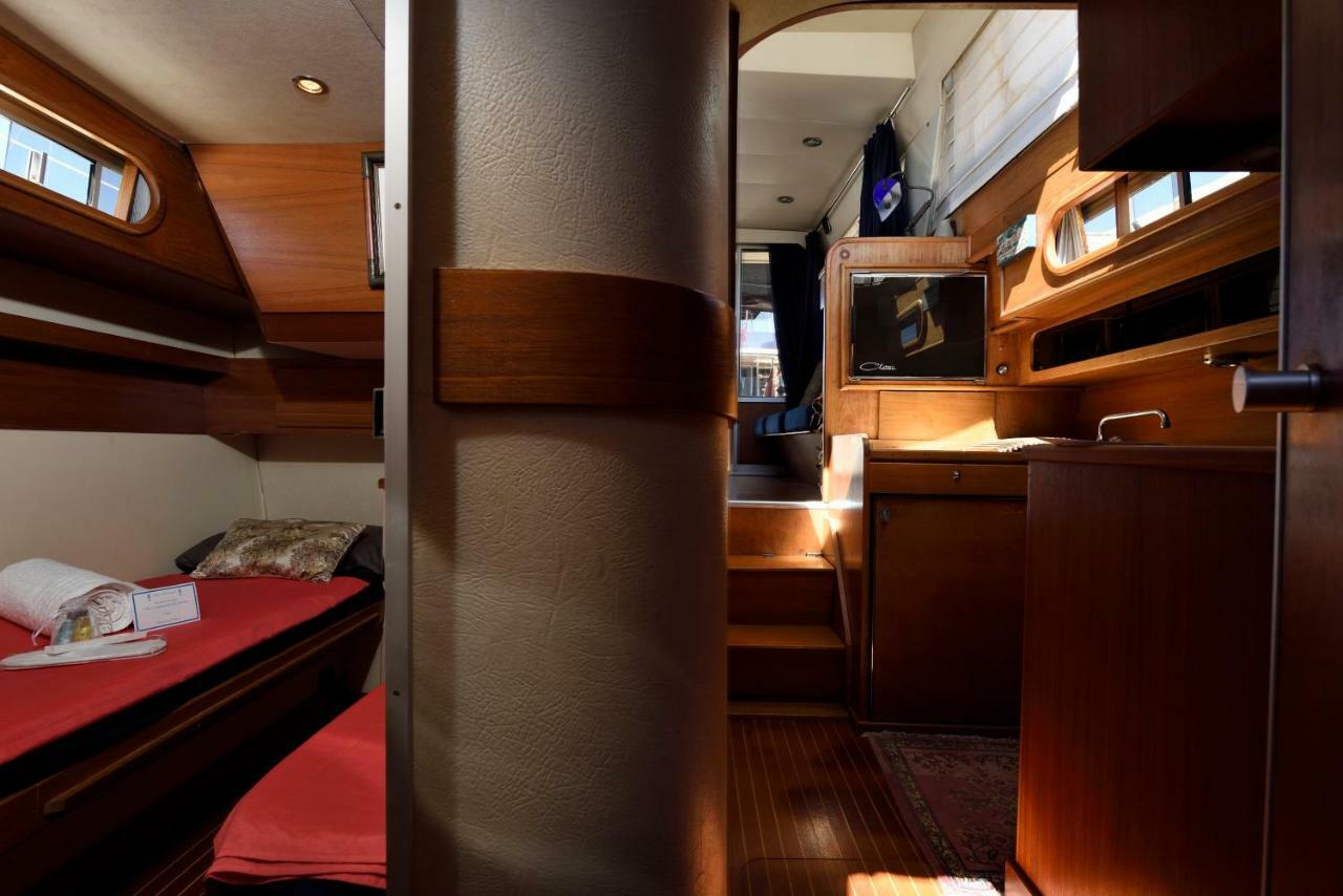 Blue II Yacht 호텔 아르바탁스 외부 사진