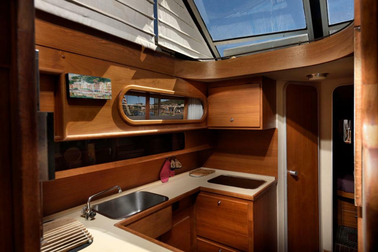 Blue II Yacht 호텔 아르바탁스 외부 사진